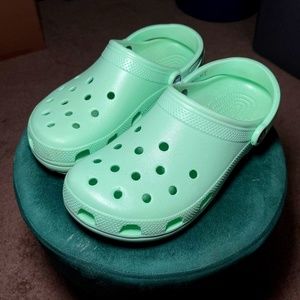 Pistachio Crocs